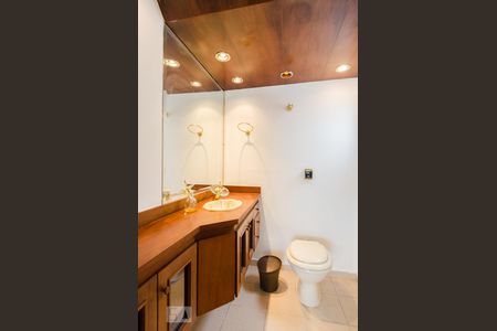 Apartamento à venda com 320m², 3 quartos e 4 vagas Apartamento à venda com 320m², 3 quartos e 4 vagasLavabo da sala bar