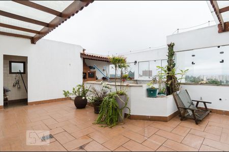 Apartamento à venda com 320m², 3 quartos e 4 vagas Apartamento à venda com 320m², 3 quartos e 4 vagasCobertura