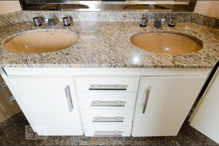 Apartamento à venda com 320m², 3 quartos e 4 vagas Apartamento à venda com 320m², 3 quartos e 4 vagasPia