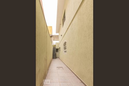 Casa para alugar com 240m², 3 quartos e 3 vagas Casa para alugar com 240m², 3 quartos e 3 vagasCorredor externo