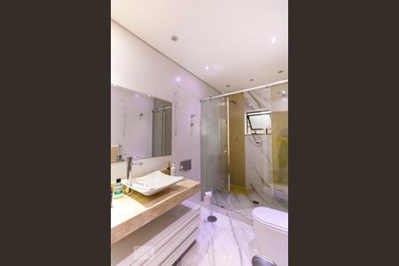 Casa de condomínio à venda com 280m², 4 quartos e 2 vagas Casa de condomínio à venda com 280m², 4 quartos e 2 vagasBanheiro 1