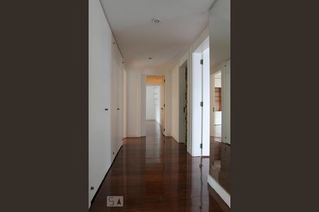Apartamento à venda com 380m², 4 quartos e 4 vagas Apartamento à venda com 380m², 4 quartos e 4 vagasCorredor