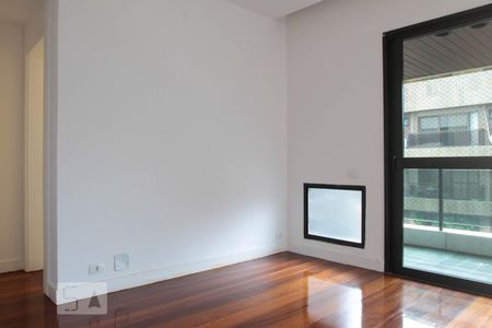 Apartamento à venda com 380m², 4 quartos e 4 vagas Apartamento à venda com 380m², 4 quartos e 4 vagasQuarto 3 - Suíte