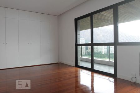 Apartamento à venda com 380m², 4 quartos e 4 vagas Apartamento à venda com 380m², 4 quartos e 4 vagasQuarto 1 - Suíte