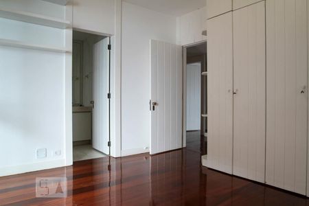 Apartamento à venda com 380m², 4 quartos e 4 vagas Apartamento à venda com 380m², 4 quartos e 4 vagasQuarto 2 - Suíte
