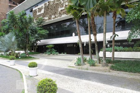 Apartamento à venda com 380m², 4 quartos e 4 vagas Apartamento à venda com 380m², 4 quartos e 4 vagasEntrada do Prédio
