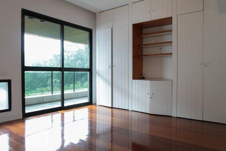Apartamento à venda com 380m², 4 quartos e 4 vagas Apartamento à venda com 380m², 4 quartos e 4 vagasQuarto 3 - Suíte