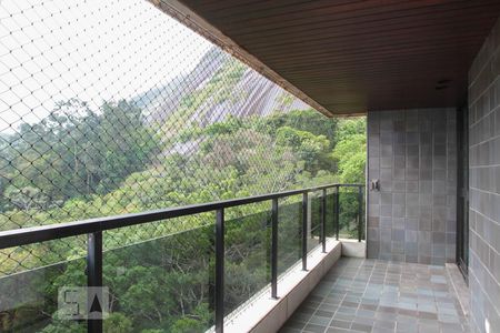 Apartamento à venda com 380m², 4 quartos e 4 vagas Apartamento à venda com 380m², 4 quartos e 4 vagasVaranda dos Quartos 2 e 3