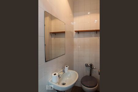Apartamento à venda com 380m², 4 quartos e 4 vagas Apartamento à venda com 380m², 4 quartos e 4 vagasBanheiro de Serviço