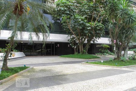 Apartamento à venda com 380m², 4 quartos e 4 vagas Apartamento à venda com 380m², 4 quartos e 4 vagasEntrada do Prédio