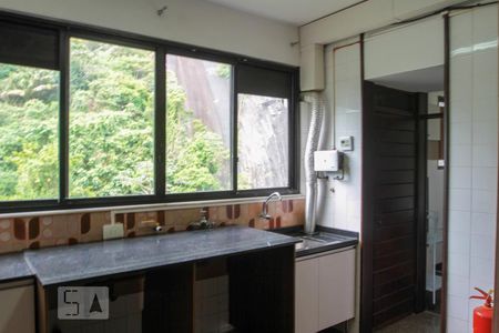 Apartamento à venda com 380m², 4 quartos e 4 vagas Apartamento à venda com 380m², 4 quartos e 4 vagasÁrea de Serviço