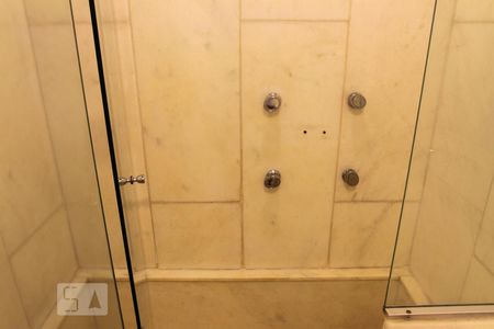 Apartamento à venda com 380m², 4 quartos e 4 vagas Apartamento à venda com 380m², 4 quartos e 4 vagasBanheiro do Quarto 4 - Suíte