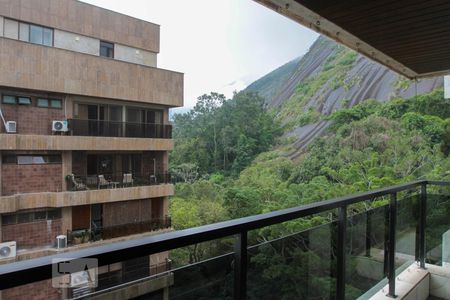 Apartamento à venda com 380m², 4 quartos e 4 vagas Apartamento à venda com 380m², 4 quartos e 4 vagasVaranda dos Quartos 2 e 3