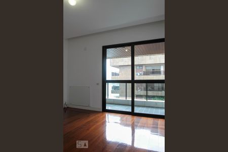 Apartamento à venda com 380m², 4 quartos e 4 vagas Apartamento à venda com 380m², 4 quartos e 4 vagasQuarto 2 - Suíte
