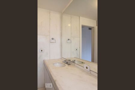 Apartamento à venda com 380m², 4 quartos e 4 vagas Apartamento à venda com 380m², 4 quartos e 4 vagasBanheiro do Quarto 3 - Suíte