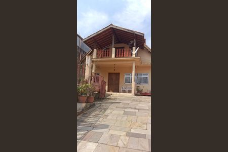 Casa à venda com 436m², 7 quartos e 5 vagas Casa à venda com 436m², 7 quartos e 5 vagasFachada