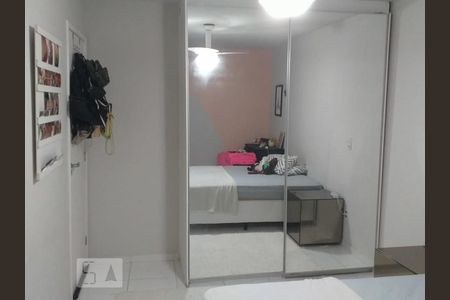 Casa de condomínio à venda com 160m², 4 quartos e 3 vagas