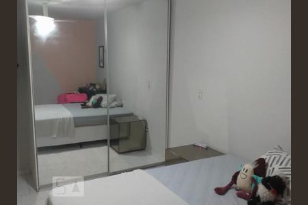 Casa de condomínio à venda com 160m², 4 quartos e 3 vagas