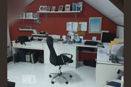 Casa de condomínio à venda com 160m², 4 quartos e 3 vagas