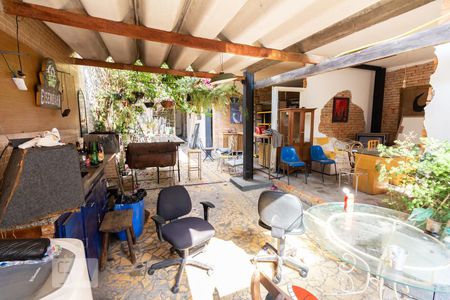 Casa à venda com 480m², 6 quartos e 6 vagas Casa à venda com 480m², 6 quartos e 6 vagasQuintal