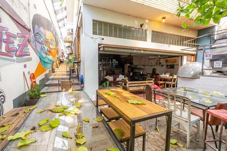 Casa à venda com 480m², 6 quartos e 6 vagas Casa à venda com 480m², 6 quartos e 6 vagasGaragem