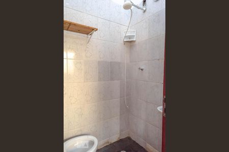 Banheiro  de casa de condomínio para alugar com 1 quarto, 27m² em Parque Independência, São Paulo