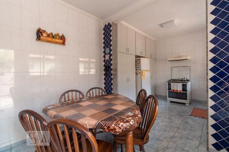 Casa à venda com 350m², 6 quartos e 8 vagas Casa à venda com 350m², 6 quartos e 8 vagasCozinha