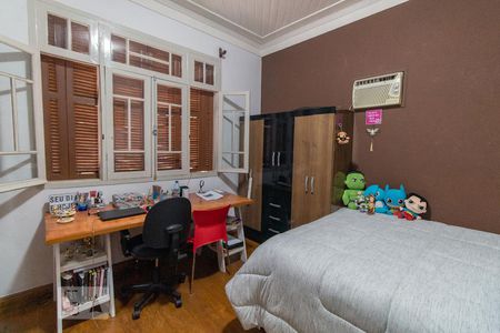 Casa à venda com 350m², 6 quartos e 8 vagas Casa à venda com 350m², 6 quartos e 8 vagasQuarto 3