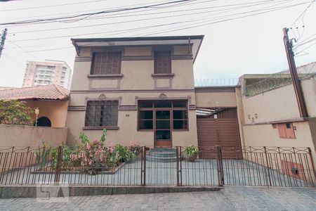 Casa à venda com 350m², 6 quartos e 8 vagas Casa à venda com 350m², 6 quartos e 8 vagasFachada