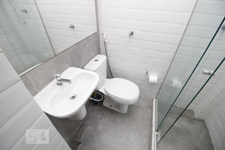 Banheiro de kitnet/studio para alugar com 1 quarto, 24m² em Centro, Rio de Janeiro