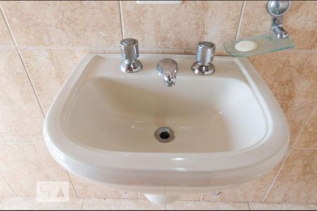 Apartamento à venda com 209m², 3 quartos e 2 vagas Apartamento à venda com 209m², 3 quartos e 2 vagasBanheiro 2