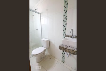 Banheiro da Suíte 1 de apartamento para alugar com 2 quartos, 44m² em Vila São Pedro, Santo André