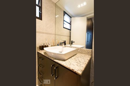 Apartamento à venda com 180m², 3 quartos e 4 vagasBanheiro da Suíte 2