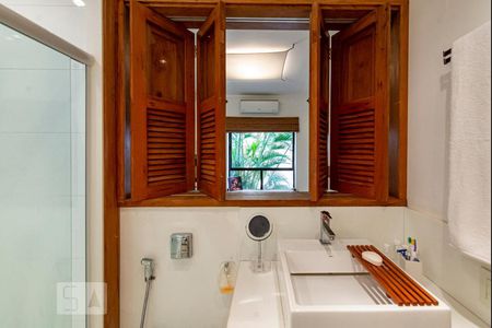 Apartamento à venda com 198m², 3 quartos e 3 vagasBanheiro da Suíte 1