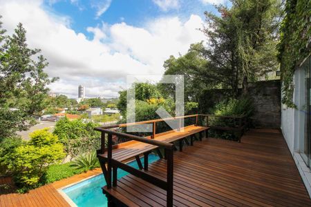 Casa à venda com 416m², 3 quartos e 2 vagas Casa à venda com 416m², 3 quartos e 2 vagasPiscina