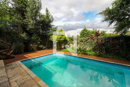 Casa à venda com 416m², 3 quartos e 2 vagas Casa à venda com 416m², 3 quartos e 2 vagasPiscina