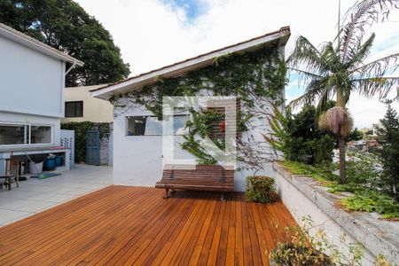 Casa à venda com 416m², 3 quartos e 2 vagas Casa à venda com 416m², 3 quartos e 2 vagasDeck