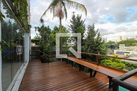 Casa à venda com 416m², 3 quartos e 2 vagas Casa à venda com 416m², 3 quartos e 2 vagasPiscina