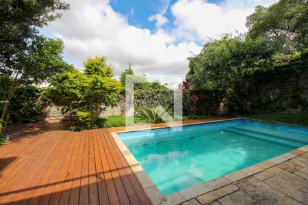 Casa à venda com 416m², 3 quartos e 2 vagas Casa à venda com 416m², 3 quartos e 2 vagasPiscina