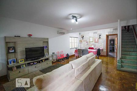 Casa à venda com 212m², 3 quartos e 2 vagas Casa à venda com 212m², 3 quartos e 2 vagasSala