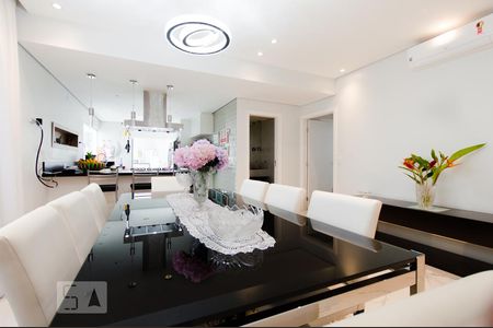 Casa à venda com 300m², 3 quartos e 5 vagas Casa à venda com 300m², 3 quartos e 5 vagasSala de Jantar