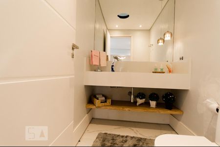 Casa à venda com 300m², 3 quartos e 5 vagas Casa à venda com 300m², 3 quartos e 5 vagasLavabo