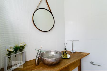 Casa à venda com 300m², 3 quartos e 5 vagas Casa à venda com 300m², 3 quartos e 5 vagasbanheiro da Churrasqueira