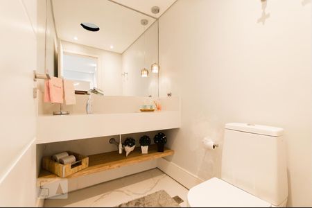 Casa à venda com 300m², 3 quartos e 5 vagas Casa à venda com 300m², 3 quartos e 5 vagasLavabo