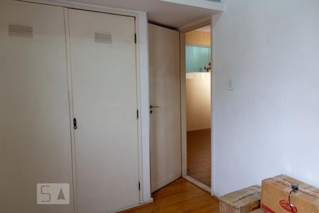 Apartamento à venda com 190m², 3 quartos e 1 vaga Apartamento à venda com 190m², 3 quartos e 1 vagaQuarto de Serviço