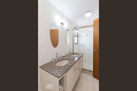 Apartamento para alugar com 130m², 3 quartos e 2 vagas Apartamento para alugar com 130m², 3 quartos e 2 vagasBanheiro