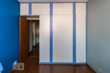 Apartamento à venda com 170m², 3 quartos e 3 vagas Apartamento à venda com 170m², 3 quartos e 3 vagasQuarto 2 - Armários