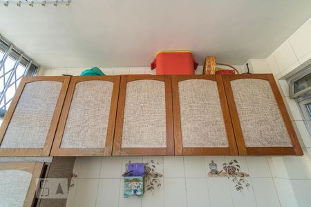 Apartamento à venda com 170m², 3 quartos e 3 vagas Apartamento à venda com 170m², 3 quartos e 3 vagasÁrea de Serviço - Armários