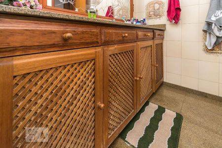 Apartamento à venda com 170m², 3 quartos e 3 vagas Apartamento à venda com 170m², 3 quartos e 3 vagasBanheiro Social - Armários