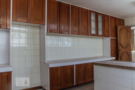 Apartamento à venda com 240m², 3 quartos e 3 vagasCozinha - Armários